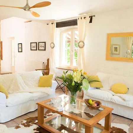 Beautiful With Large Gardens And Heated Pool Villa *
