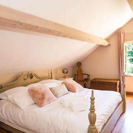Beautiful With Large Gardens And Heated Pool