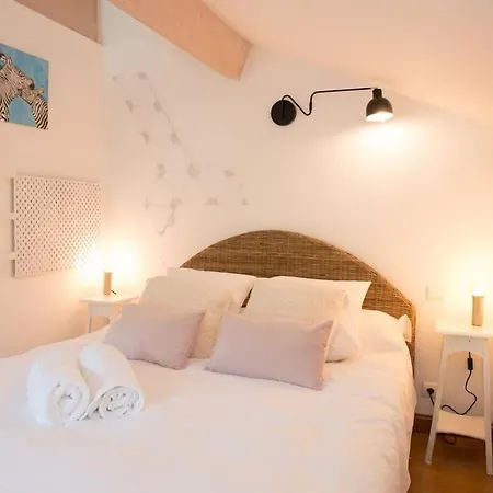 Beautiful With Large Gardens And Heated Pool Villa