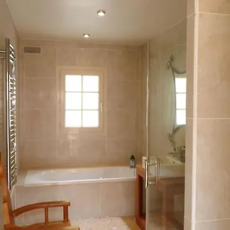 Beautiful With Large Gardens And Heated Pool Villa