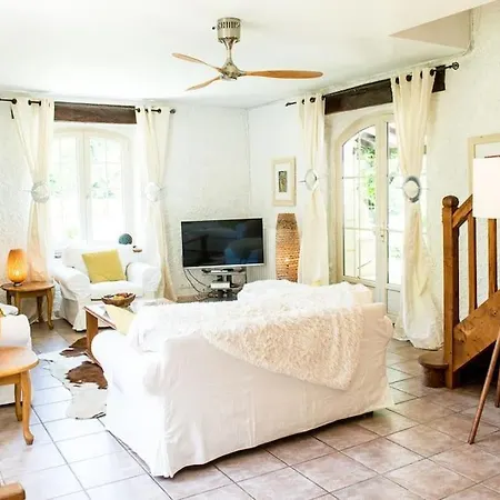 Beautiful With Large Gardens And Heated Pool Villa Sauveterre-la-Lémance