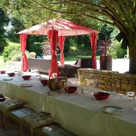 Beautiful With Large Gardens And Heated Pool