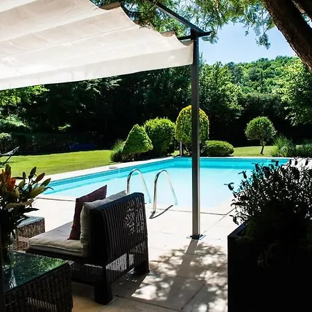 Beautiful With Large Gardens And Heated Pool Villa