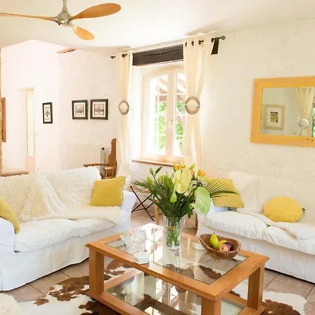 Beautiful With Large Gardens And Heated Pool