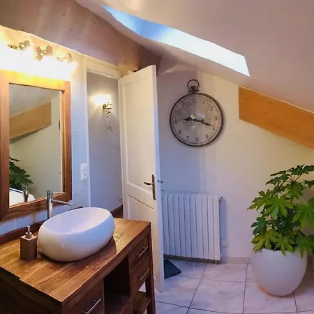 Beautiful With Large Gardens And Heated Pool Villa